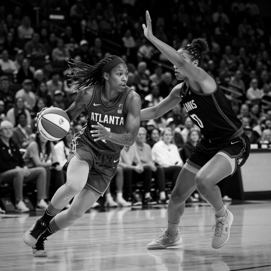 Bên trong thị trường kỷ vật Michael Jordan: Dòng tiền, chữ ký, và những mảnh ghép không ai chịu kiểm chứng Bên trong thị trường kỷ vật Michael Jordan: Dòng tiền, chữ ký, và những mảnh ghép không ai chịu kiểm chứng
