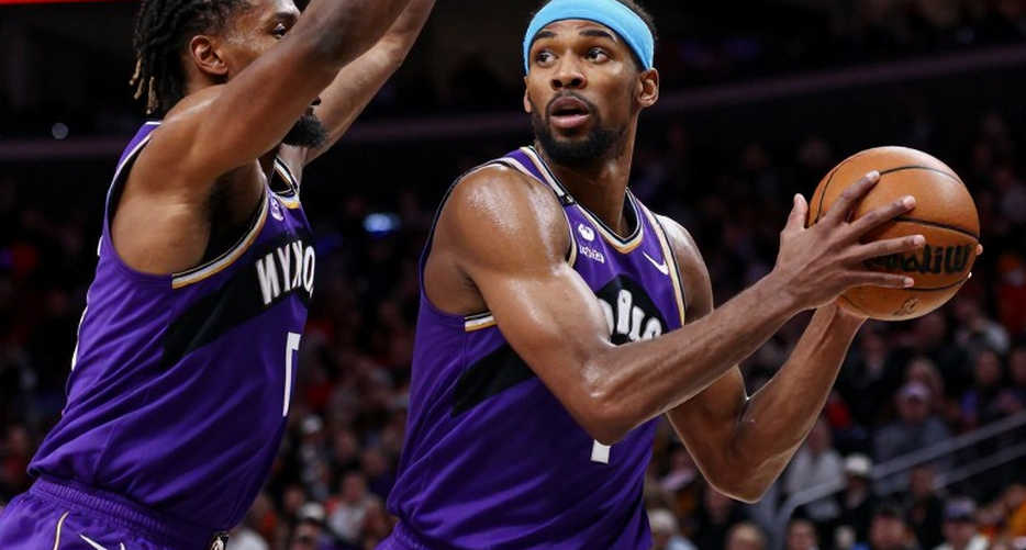 Efes vs Besiktas in the EuroLeague: Dario Saric and Mike James Change the Tempo After Halftime, the Gap Touches 20 Efes vs Besiktas in the EuroLeague: Dario Saric and Mike James Change the Tempo After Halftime, the Gap Touches 20