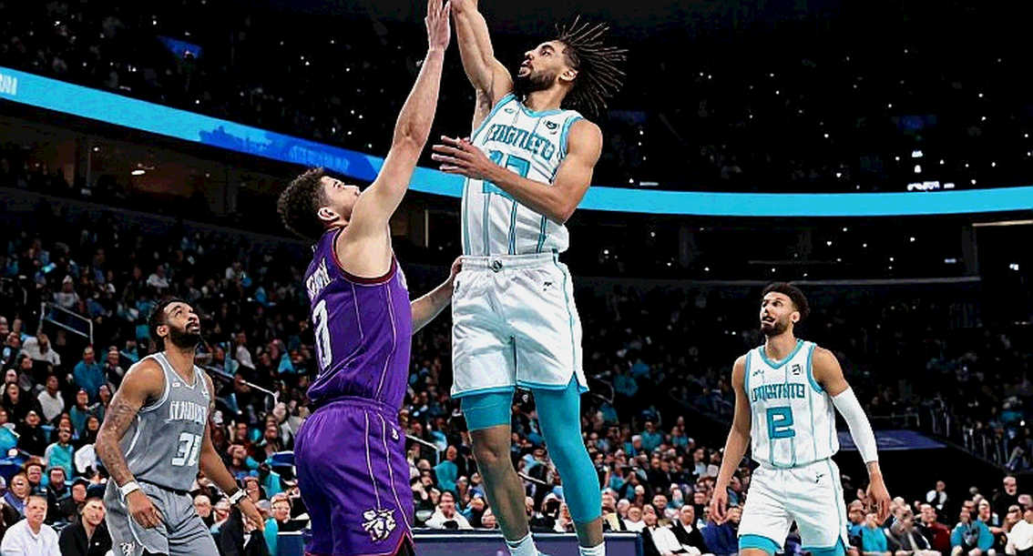 Buddy Hield gia nhập Charlotte Hornets: Thương vụ kém nổi bật hơn vẻ bề ngoài Buddy Hield gia nhập Charlotte Hornets: Thương vụ kém nổi bật hơn vẻ bề ngoài