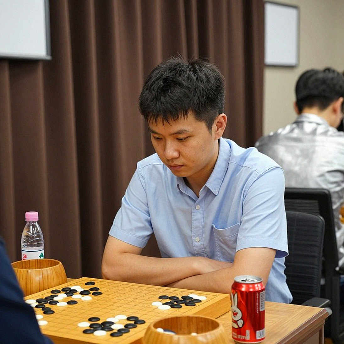 Từ Larsen đến Carlsen: Sáu mươi phút mua một khai cuộc và cái bẫy của sự chứng thực đỉnh cao Từ Larsen đến Carlsen: Sáu mươi phút mua một khai cuộc và cái bẫy của sự chứng thực đỉnh cao