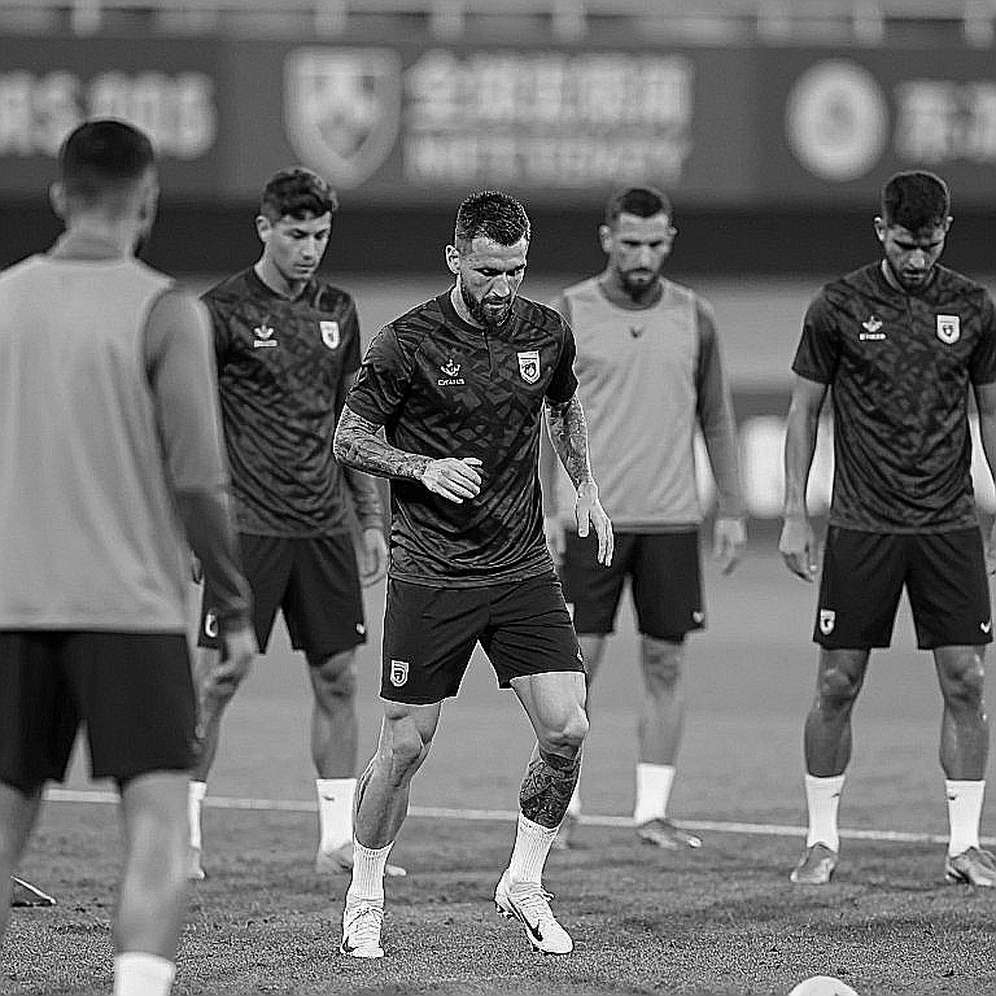 Milner tiết lộ bí mật của Salah: Chiếc xe đạp trong hồ bơi và cái tên Ronaldo Milner tiết lộ bí mật của Salah: Chiếc xe đạp trong hồ bơi và cái tên Ronaldo