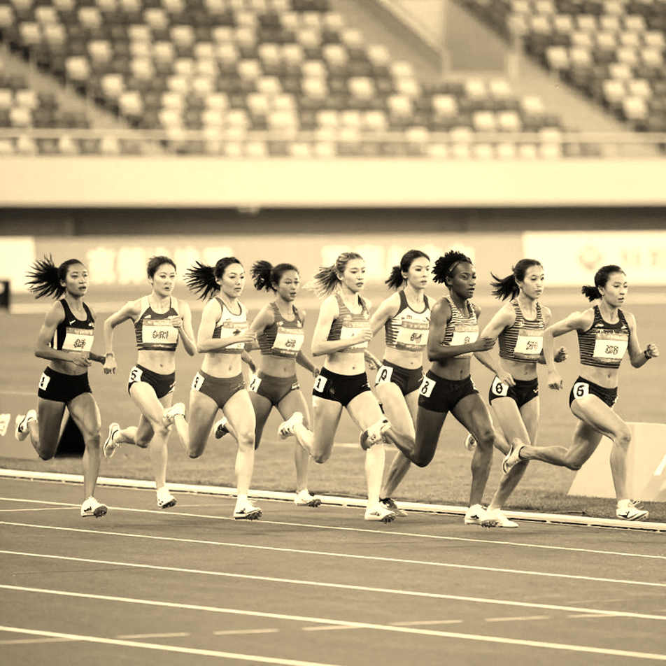 Lời hứa cạo đầu của Hoàng Luân: lớp cấu trúc đằng sau một màn trình diễn truyền thông Lời hứa cạo đầu của Hoàng Luân: lớp cấu trúc đằng sau một màn trình diễn truyền thông