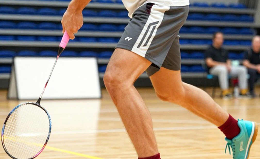 Alwi Farhan tập cùng Kento Momota trước Asian Games 2026: Hình học của sự sụp đổ
