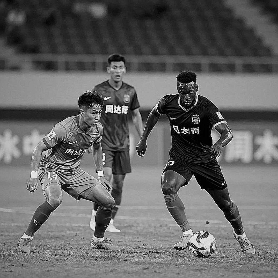 Cuối hành lang V.League: Cái giá của một trận tái xuất