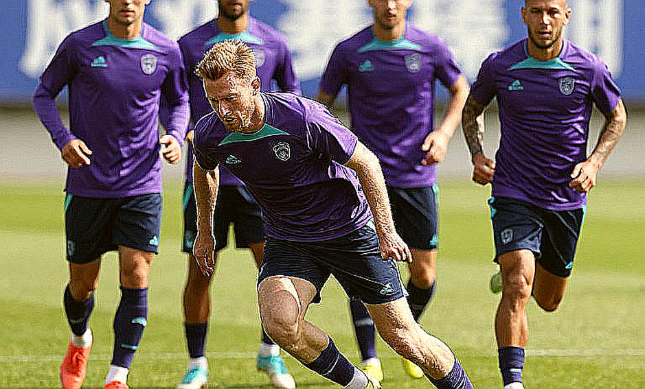 VAR ở V.League: Công nghệ không sai, nhưng cách vận hành đang bóp méo bóng đá Việt Nam