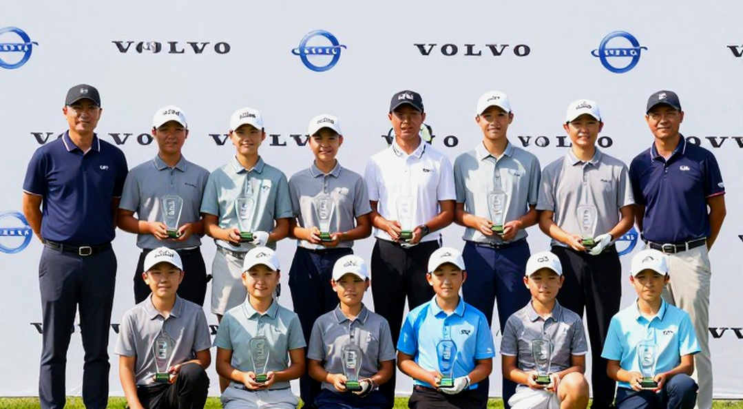 Cú gạt hình khúc côn cầu của Tony Finau: Khi một gara ở Iowa và một xưởng ở Wisconsin cùng bước lên PGA Tour Cú gạt hình khúc côn cầu của Tony Finau: Khi một gara ở Iowa và một xưởng ở Wisconsin cùng bước lên PGA Tour