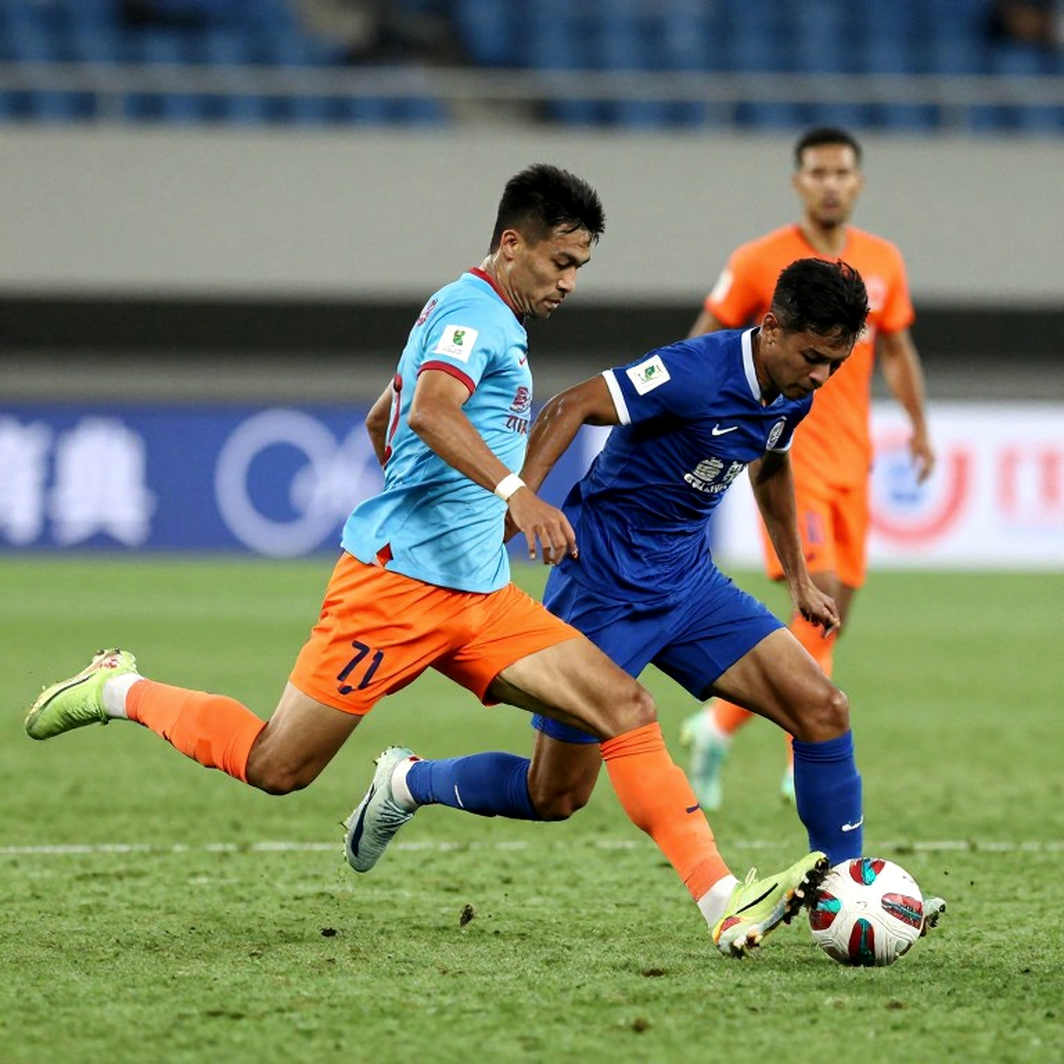 Điểm mù dữ liệu của V.League: Gã khổng lồ ngủ quên ngay trên sân nhà
