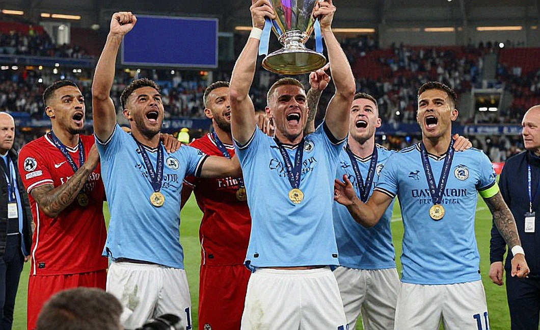 Neuer, Urbig và khoảng lặng sau đôi găng tay: Bayern Munich học cách buông tay