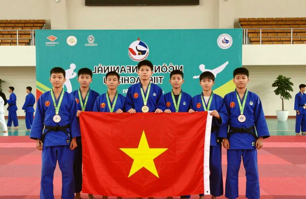 Ba cột trống trước giờ bắt tay: chuyện hồ sơ võ sĩ ở làng võ Thái Lan