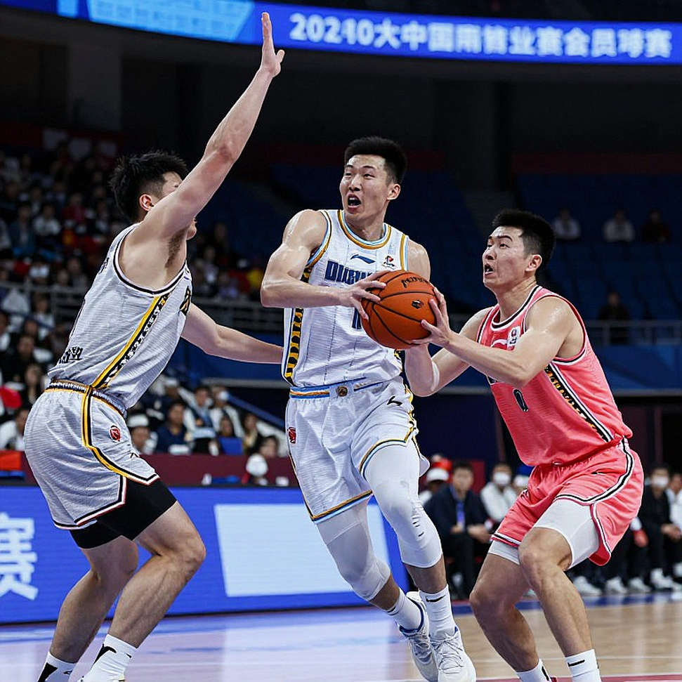 Lakers đổi hai suất first-round và 130 triệu đô lấy Walker Kessler: vành rổ, hành lang biên và một bờ vai