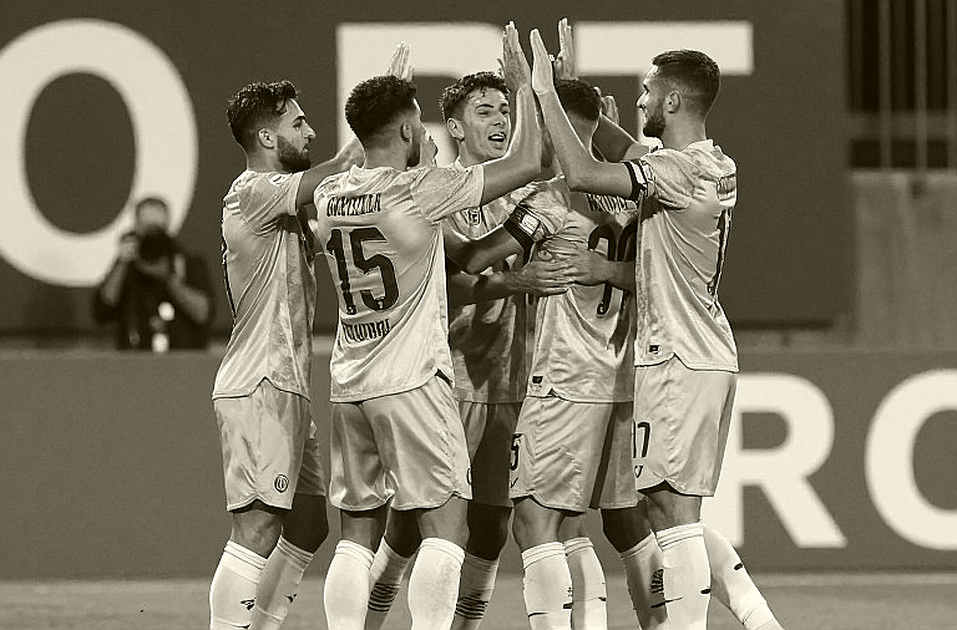Real Madrid và Liverpool: Hai thái cực của một cuối tuần định mệnh